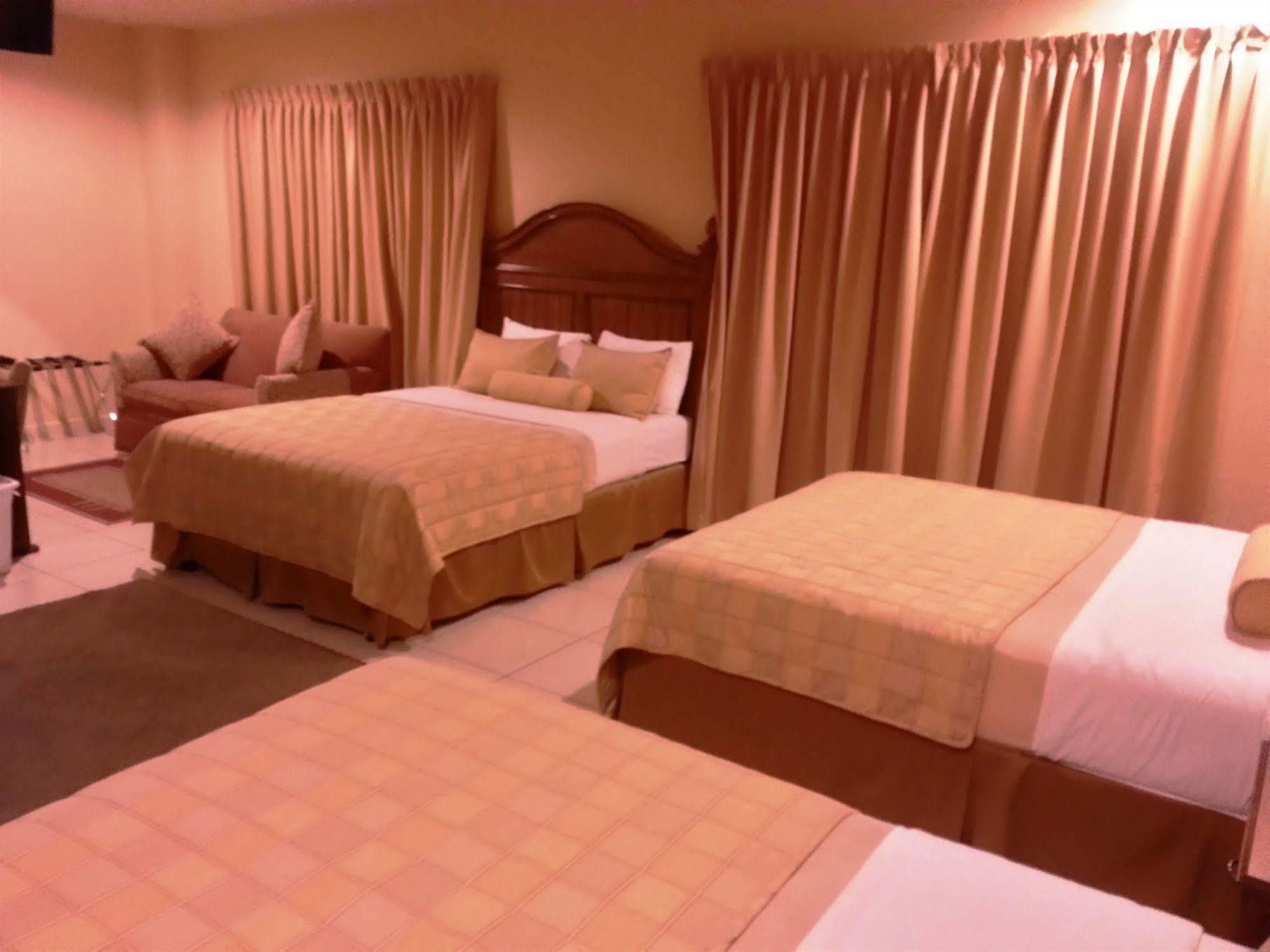 Hotel Monteolivos San Pedro Sula Bagian luar foto