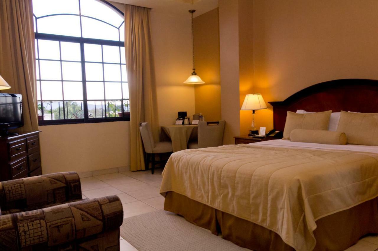 Hotel Monteolivos San Pedro Sula Bagian luar foto